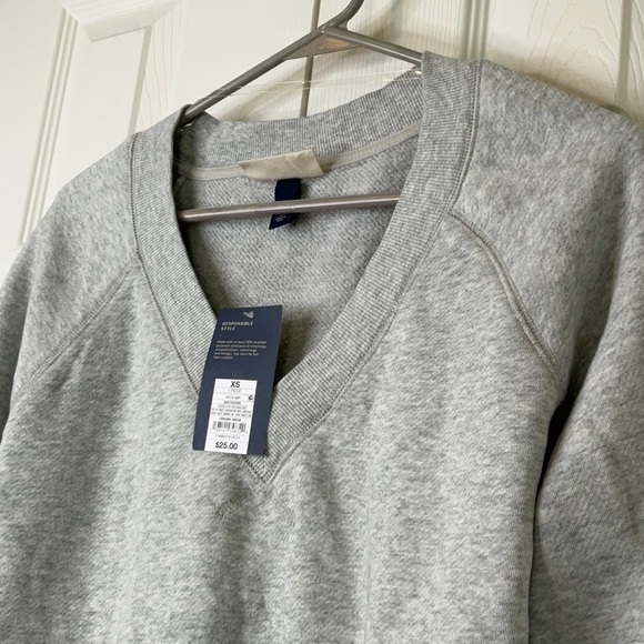 Universal Thread - Women’s Sweatshirt Size XS - Picture 4 of 6